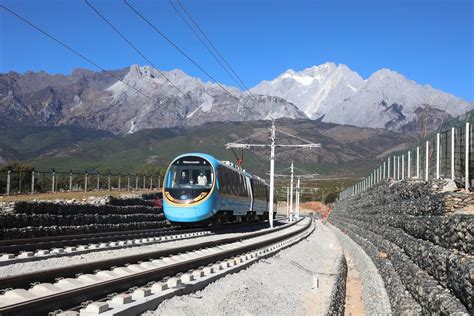 麗江到隴南火車多久——穿越大地的旅途體驗